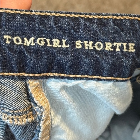 American Eagle Women’s Tomgirl Shortie Denim Distressed Shorts Size 0 - Picture 6 of 6